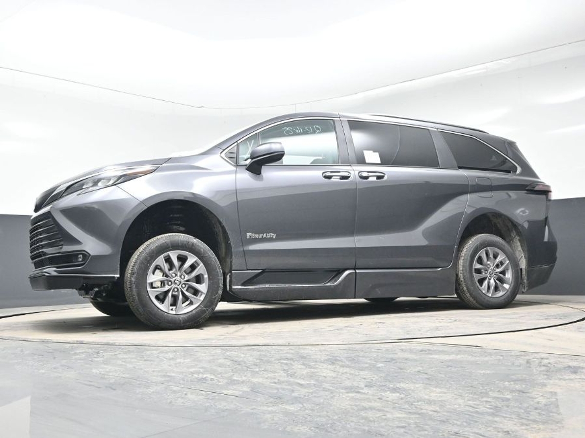 2025 TOYOTA SIENNA - Image 18