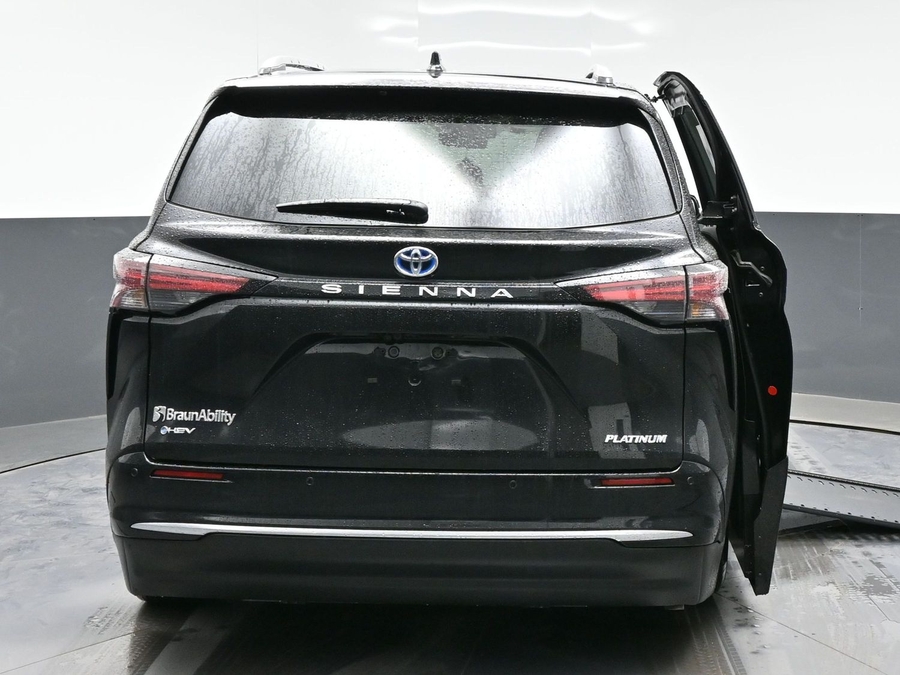 Midnight Black Metallic Toyota Sienna image number 3