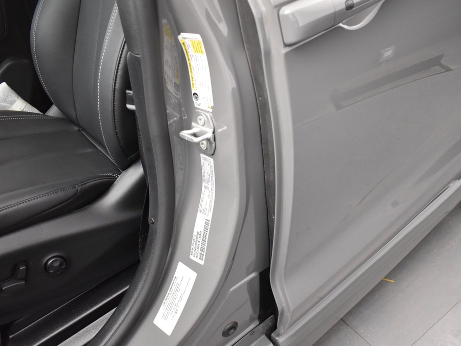 New 2025 Chrysler Pacifica Select Safety - BraunAbility Side Entry Entry Fold Out Automatic Ramp