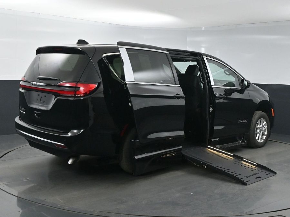 2025 CHRYSLER PACIFICA - Image 8