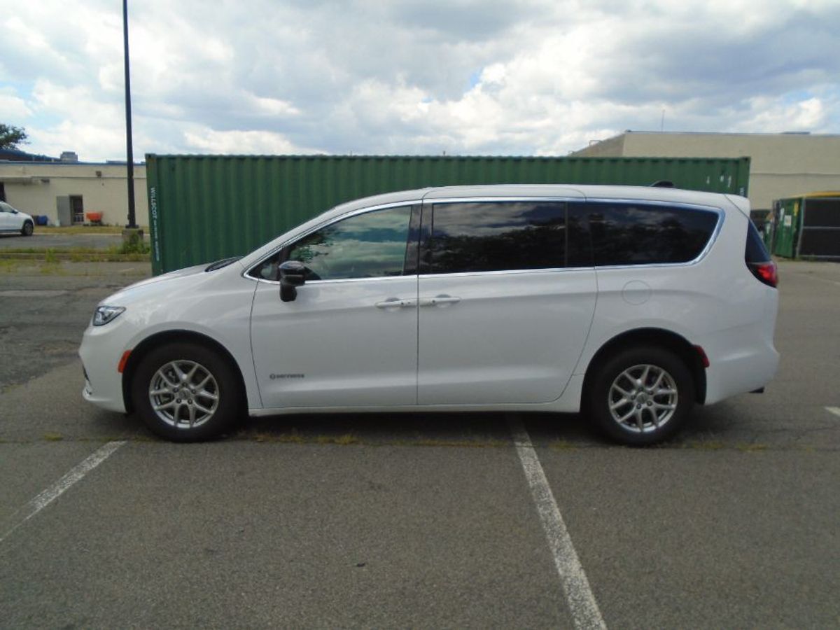 2024 CHRYSLER PACIFICA - Image 3