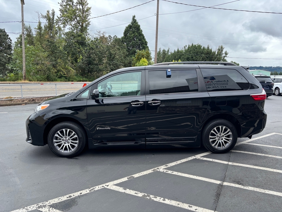 Used 2020 Toyota Sienna XLE Premium - BraunAbility Side Entry In Floor Automatic Ramp