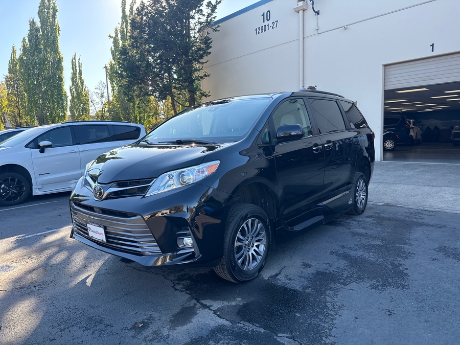 Used 2020 Toyota Sienna XLE Base - VMI Side Entry Entry In Floor Automatic Ramp
