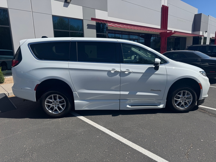 Used 2023 Chrysler Pacifica Touring L Safety - BraunAbility Side Entry Entry In Floor Automatic Ramp