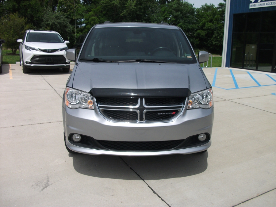 Used 2019 Dodge Grand Caravan SXT - BraunAbility Side Entry Entry Fold Out Automatic Ramp