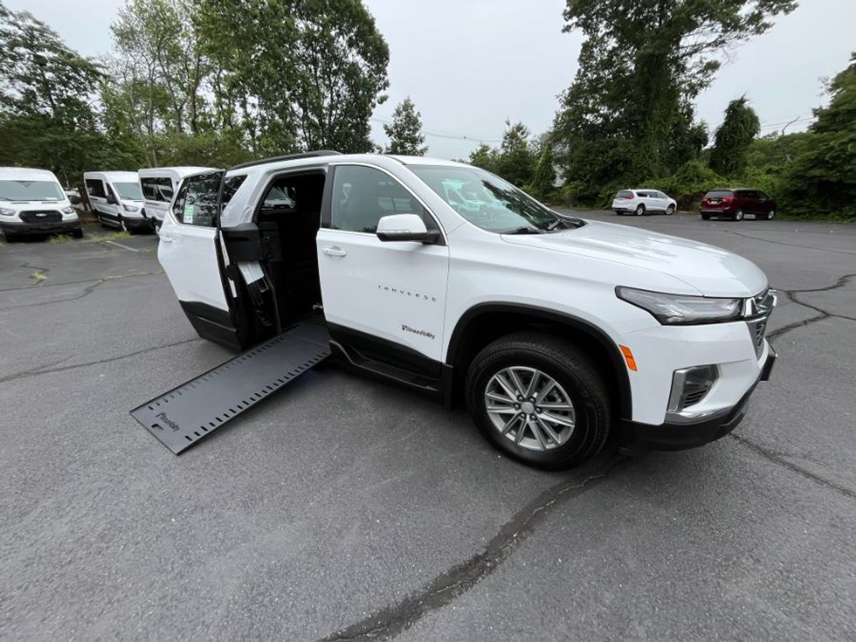 2023 CHEVROLET TRAVERSE - Image 17