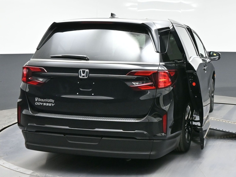 Black Honda Odyssey image number 5