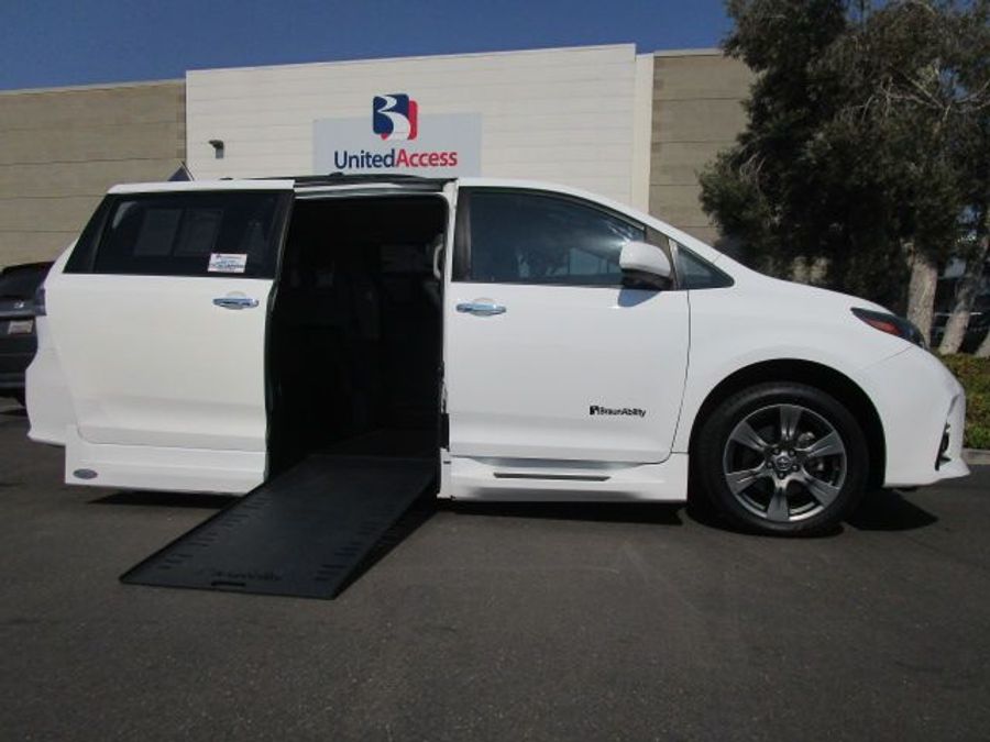 Used 2020 Toyota Sienna SE - BraunAbility Side Entry Entry In Floor Automatic Ramp