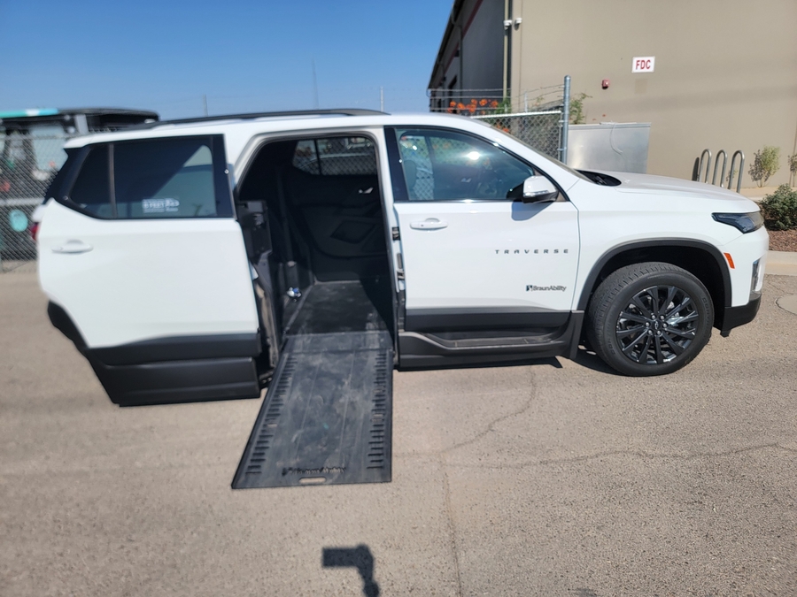 Used 2023 Chevrolet Traverse 2LT - BraunAbility Side Entry In Floor Automatic Ramp