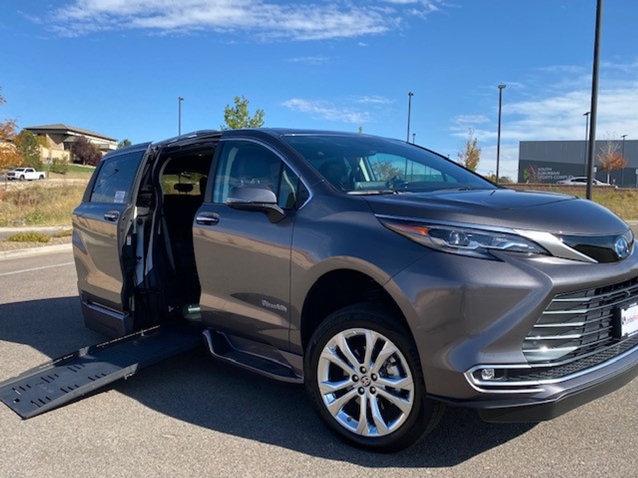 Used 2024 Toyota Sienna Hybrid Platinum - BraunAbility Side Entry Entry Fold Out Automatic Ramp