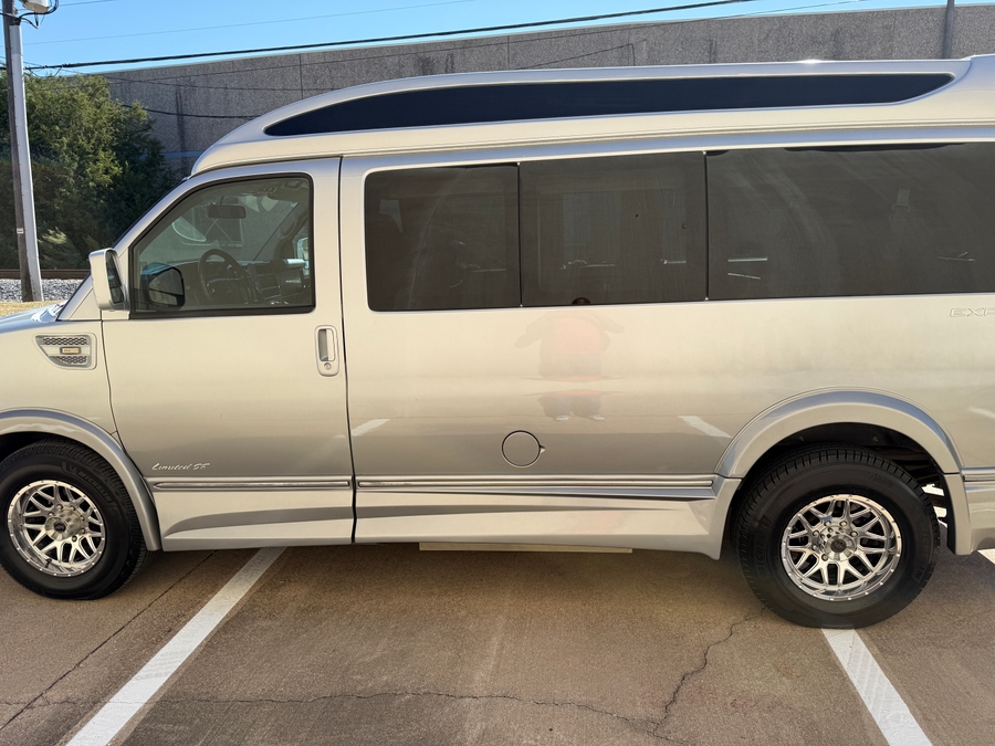 Used 2015 GMC Savana Explorer - Side Entry Entry Lift Automatic Ramp