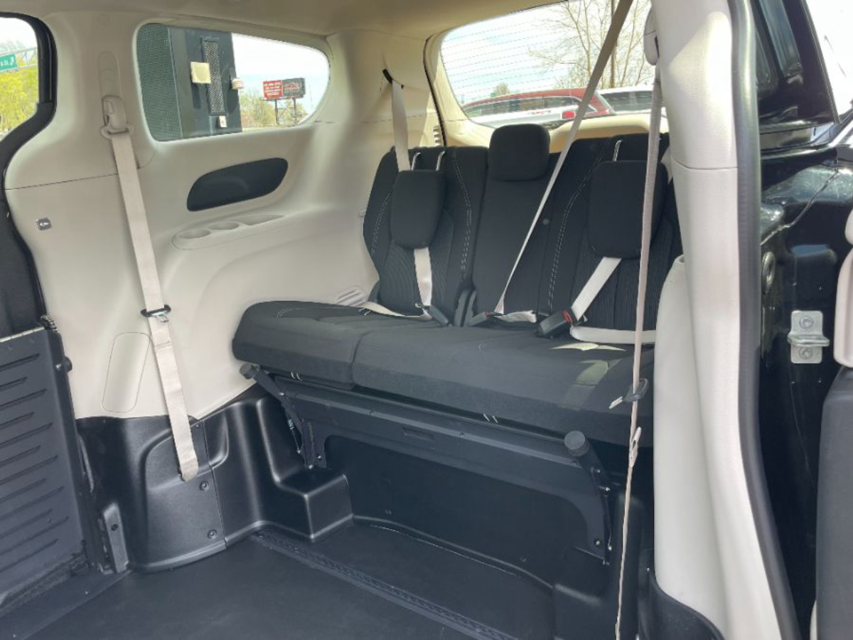 2023 CHRYSLER VOYAGER - Image 17