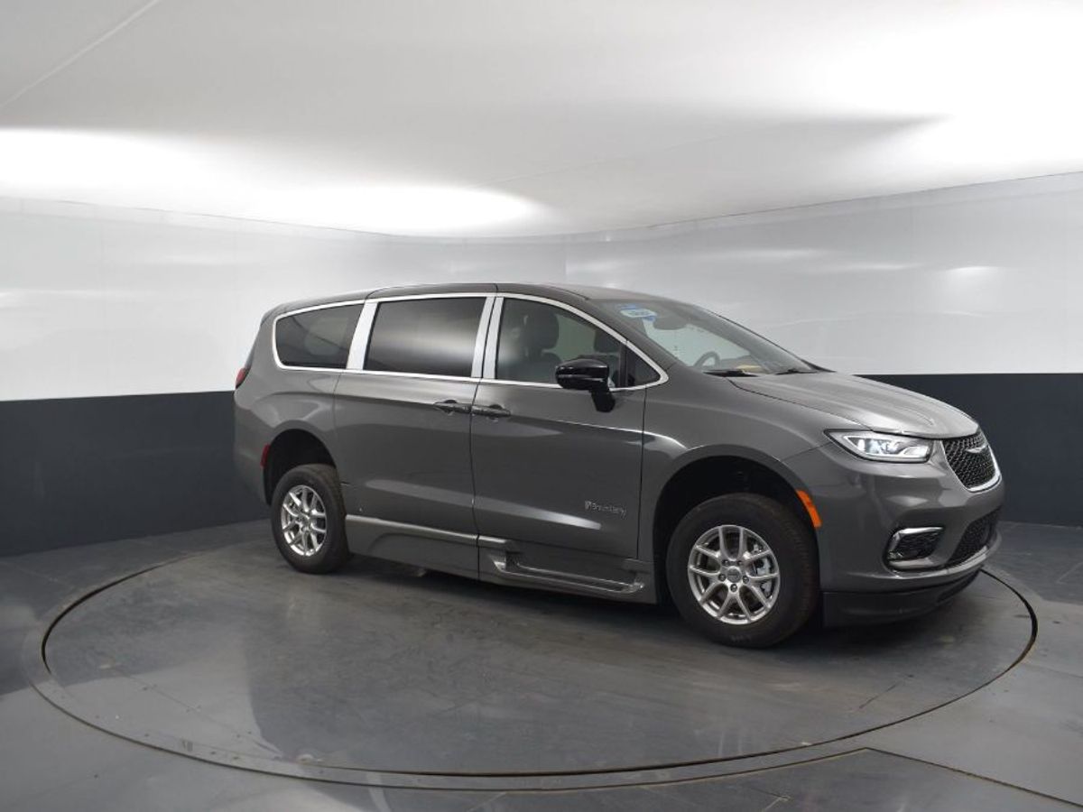 2025 CHRYSLER PACIFICA - Image 18