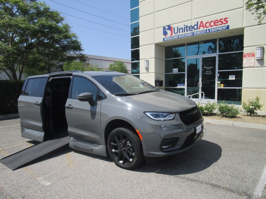 Used 2023 Chrysler Pacifica Touring L - VMI Side Entry Entry In Floor Automatic Ramp