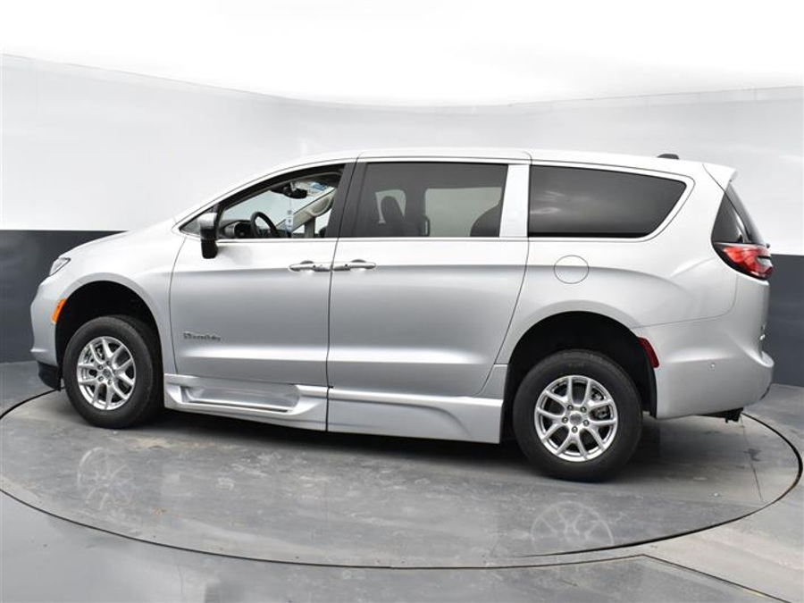 Used 2024 Chrysler Voyager LX - BraunAbility Side Entry Entry Fold Out Automatic Ramp