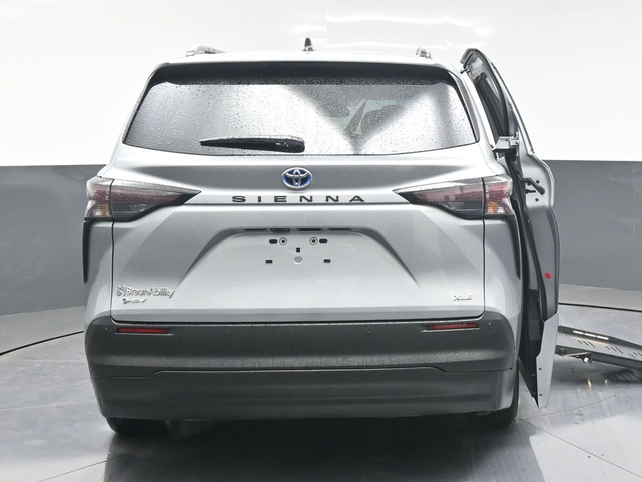 New 2025 Toyota Sienna Hybrid XLE Plus - BraunAbility Side Entry Entry Fold Out Automatic Ramp