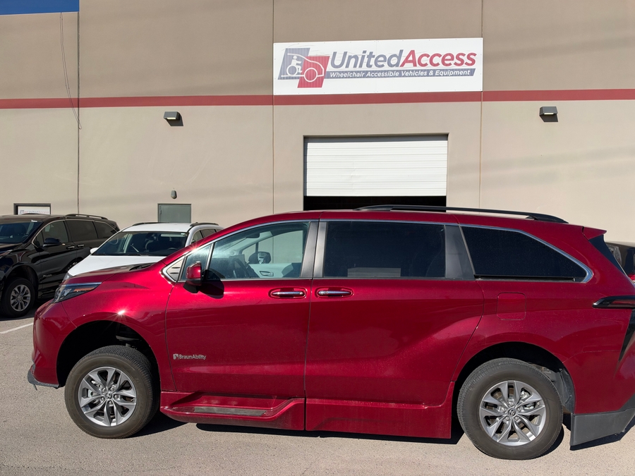 Used 2025 Toyota Sienna Hybrid XLE - BraunAbility Side Entry In Floor Automatic Ramp
