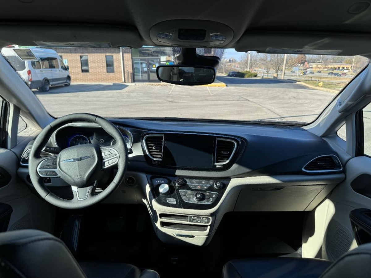 2024 CHRYSLER PACIFICA - Image 10