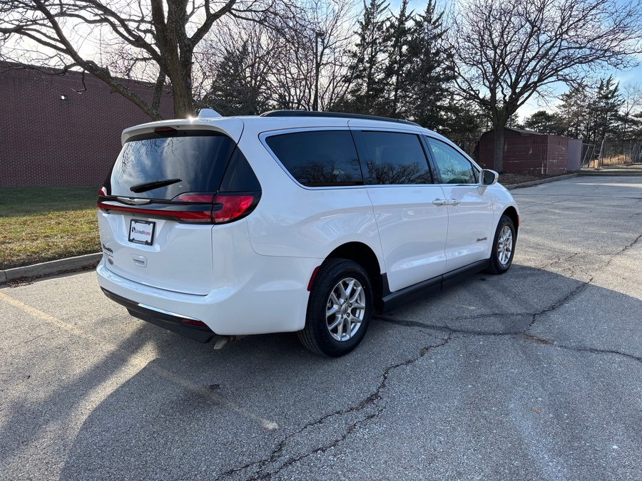 Used 2022 Chrysler Pacifica Touring L - BraunAbility Side Entry Entry Fold Out Manual Ramp