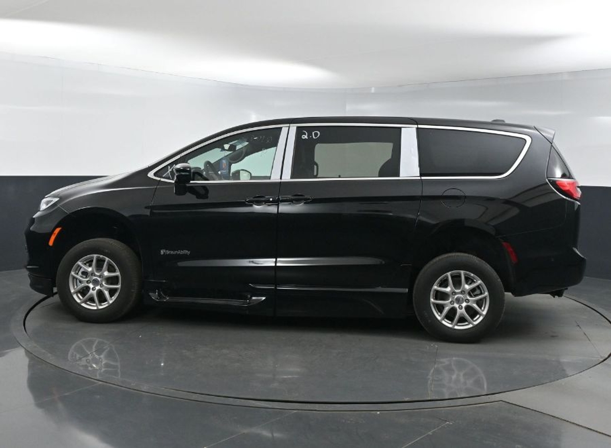 2025 CHRYSLER PACIFICA - Image 5