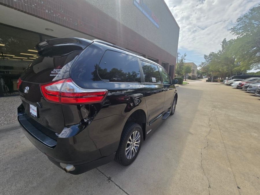Used 2018 Toyota Sienna XLE - VMI Side Entry In Floor Automatic Ramp