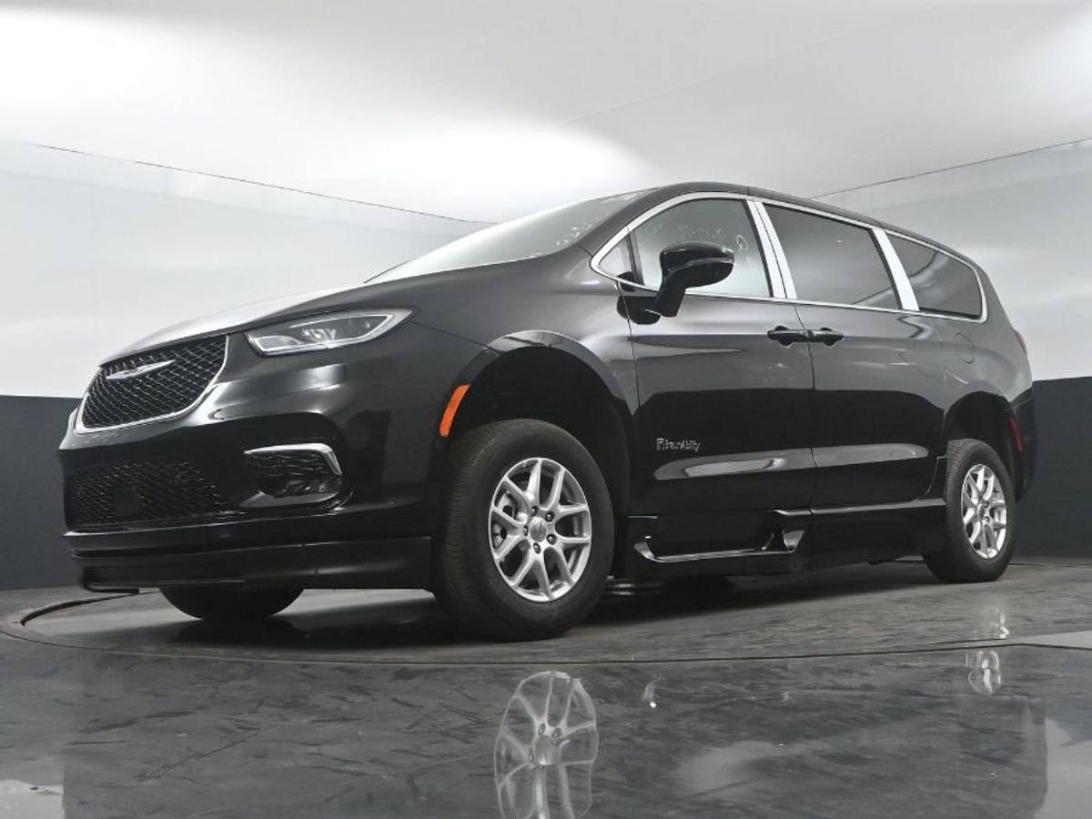 2025 CHRYSLER PACIFICA - Image 19