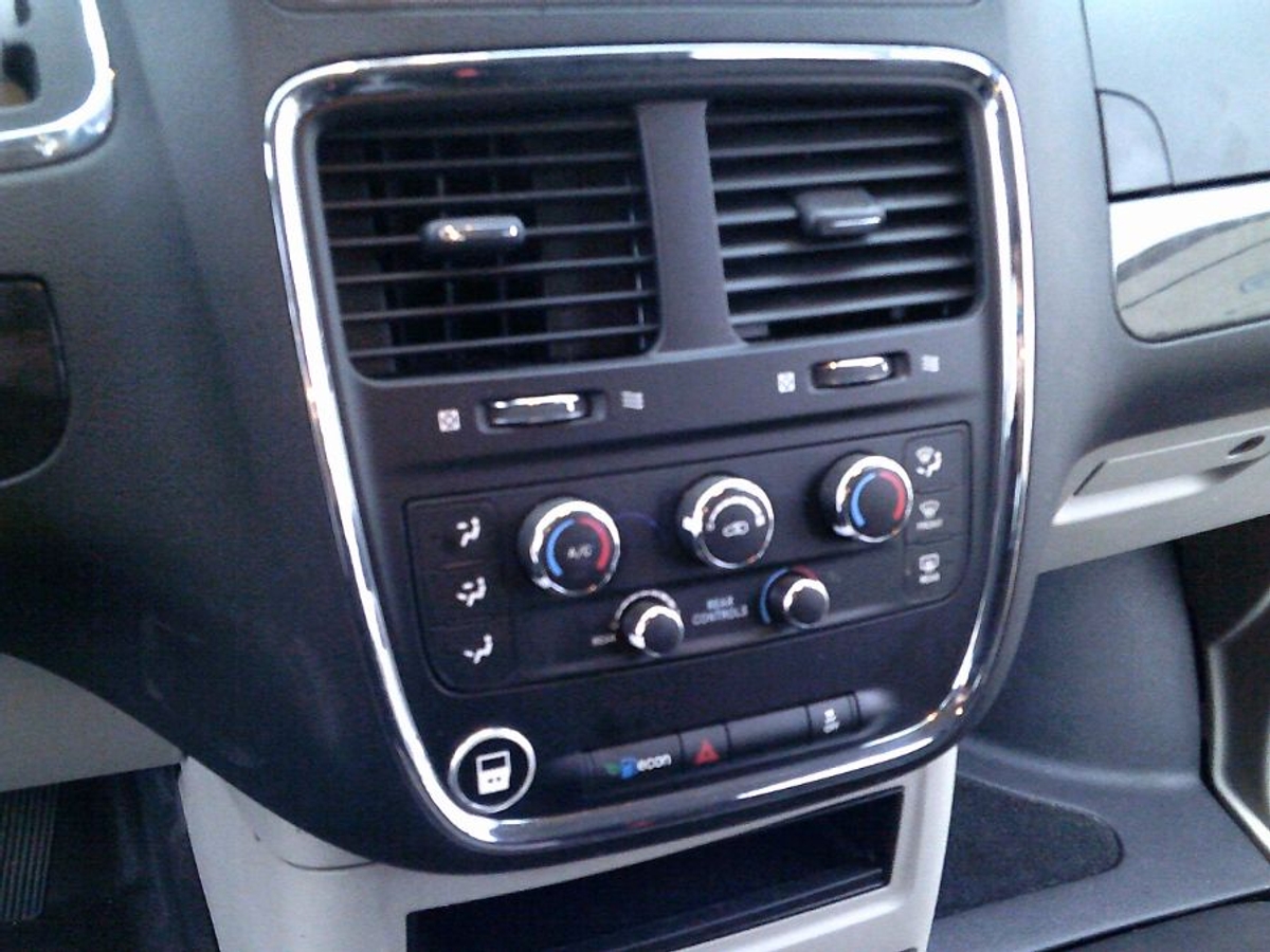 2018 DODGE GRAND CARAVAN - Image 11