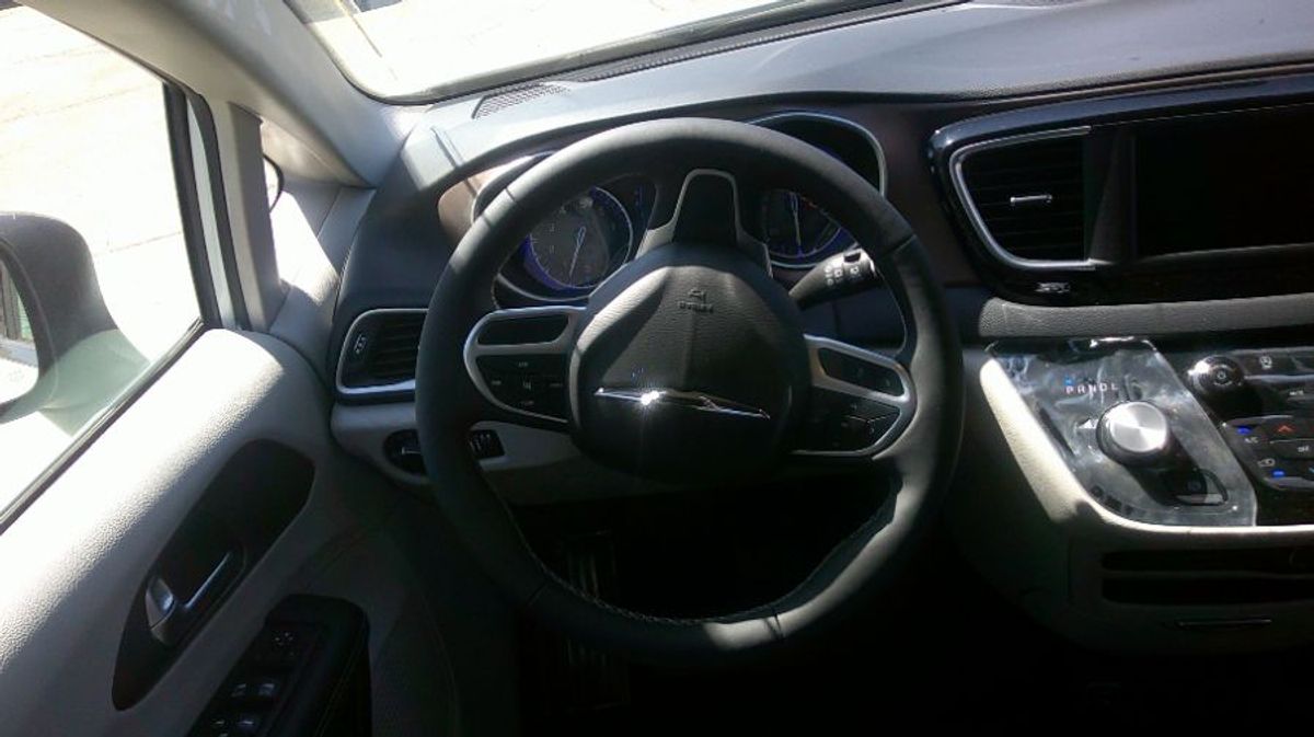 2024 CHRYSLER VOYAGER - Image 14