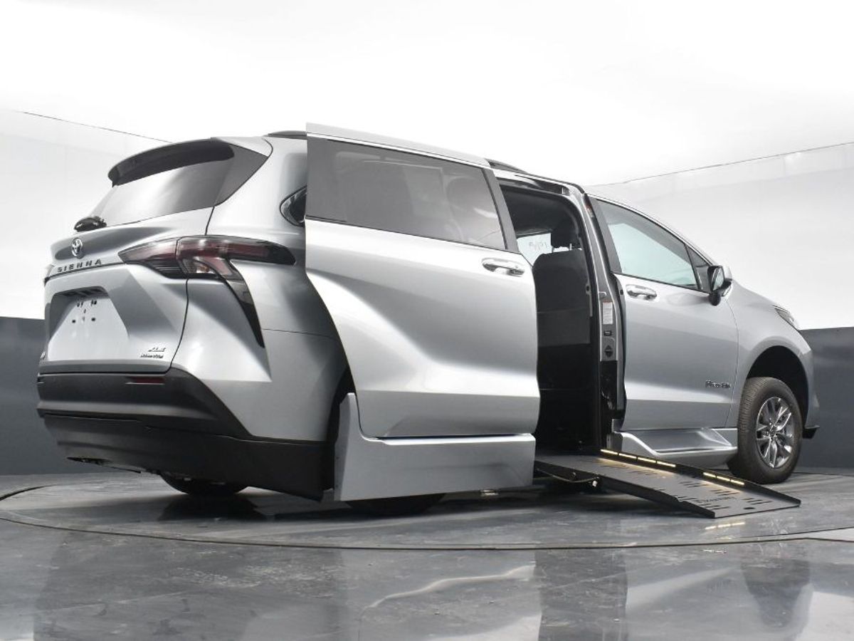 2023 TOYOTA SIENNA - Image 12