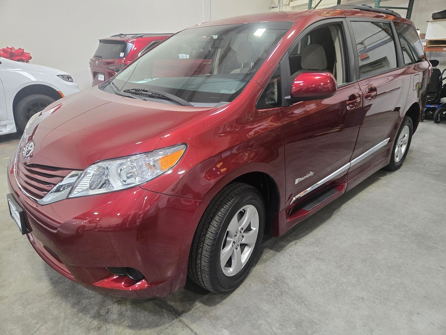 Used 2017 Toyota Sienna LE - BraunAbility Side Entry Fold Out Automatic Ramp