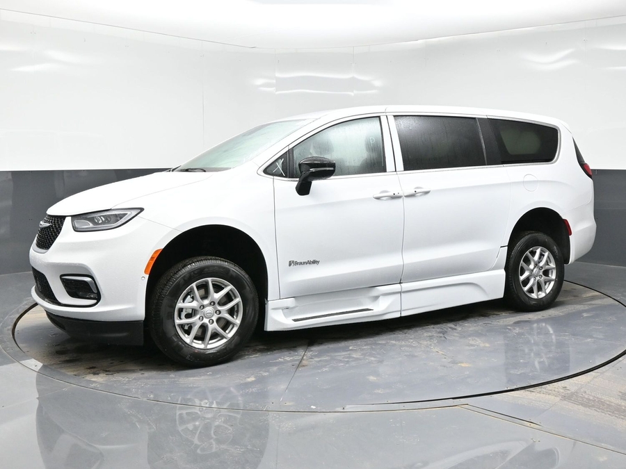 White Chrysler Pacifica image number 2