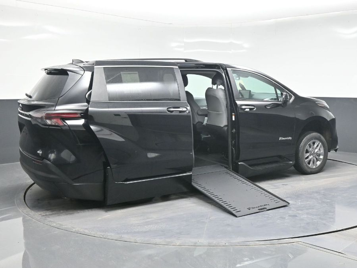 Black Toyota Sienna image number 3