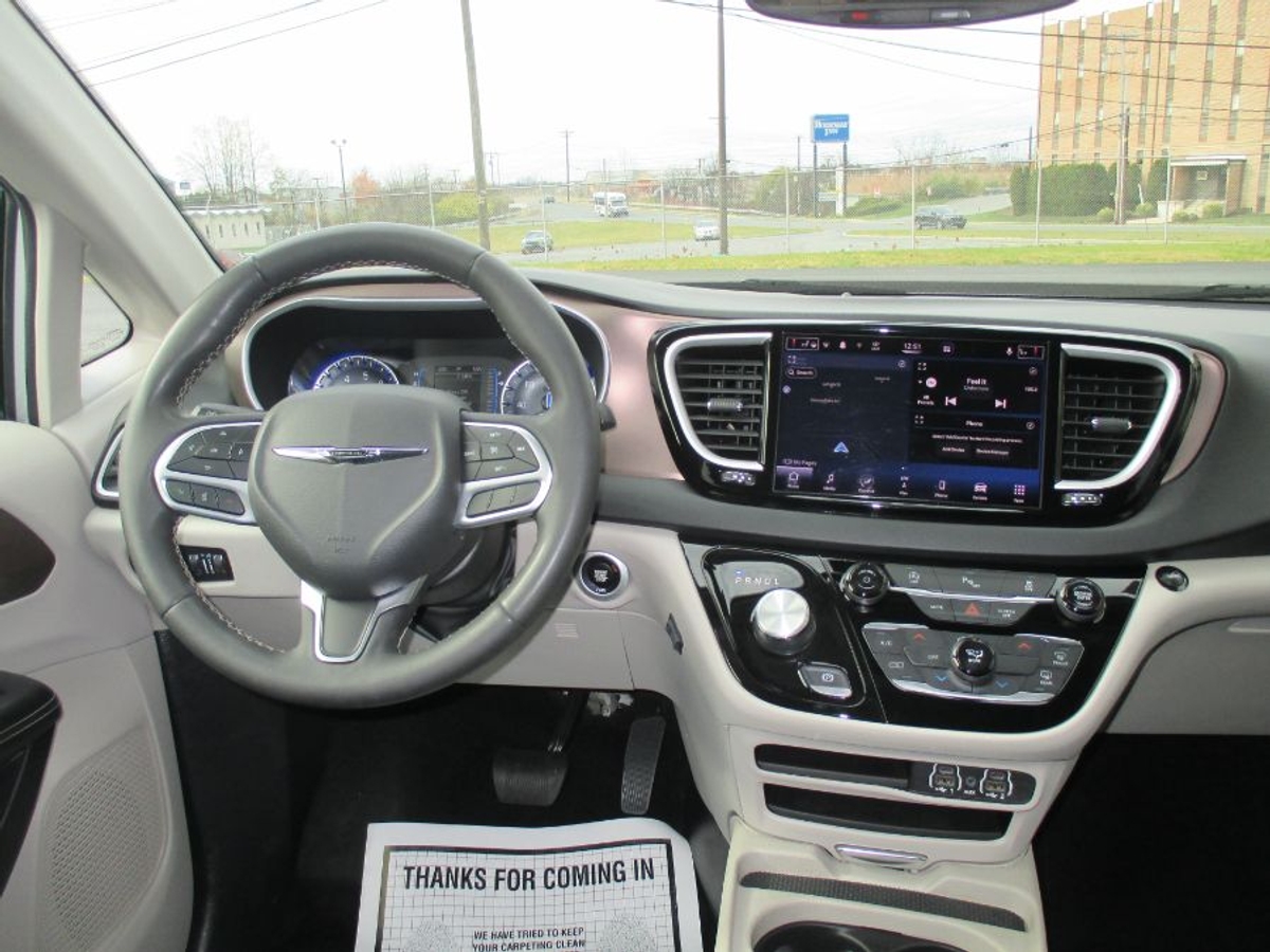 2022 CHRYSLER VOYAGER - Image 17