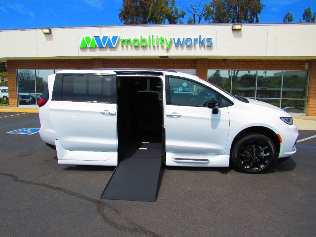 White Chrysler Pacifica with Side Entry Automatic In Floor ramp