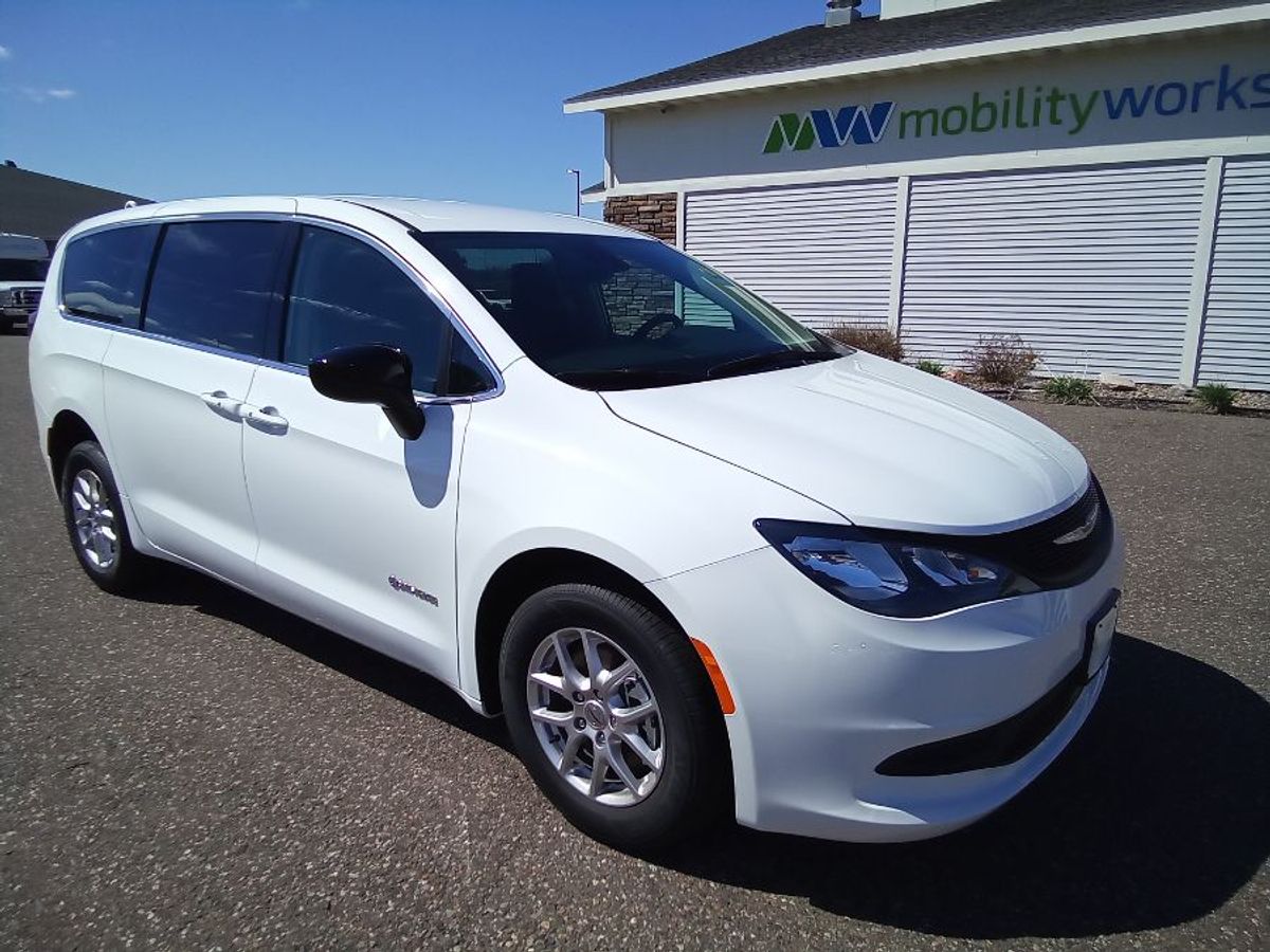 2024 CHRYSLER VOYAGER - Image 12