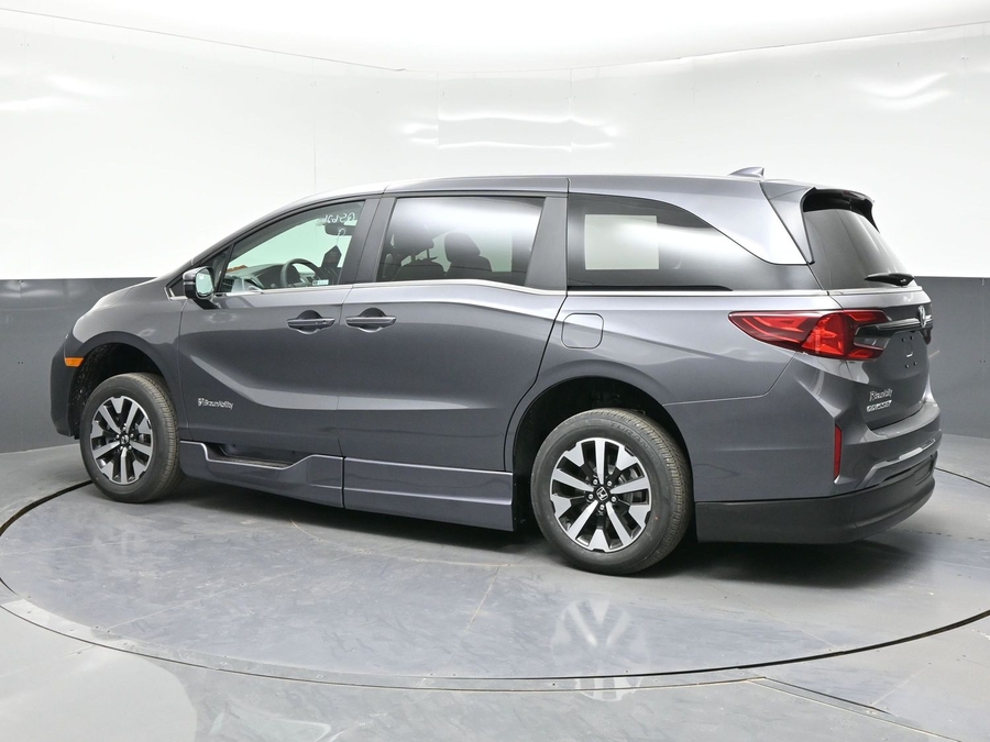 Grey Honda Odyssey image number 4
