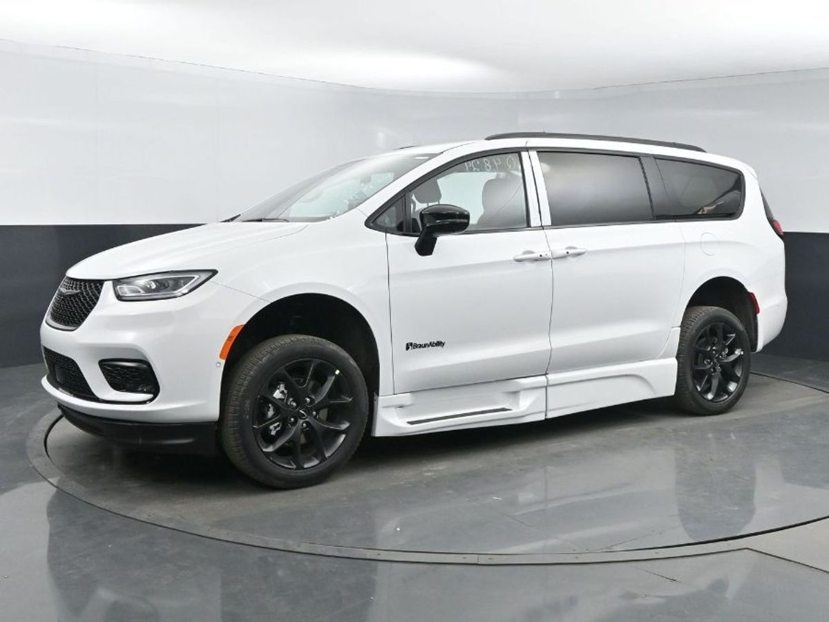 2024 Chrysler Pacifica Touring L - Photo 7