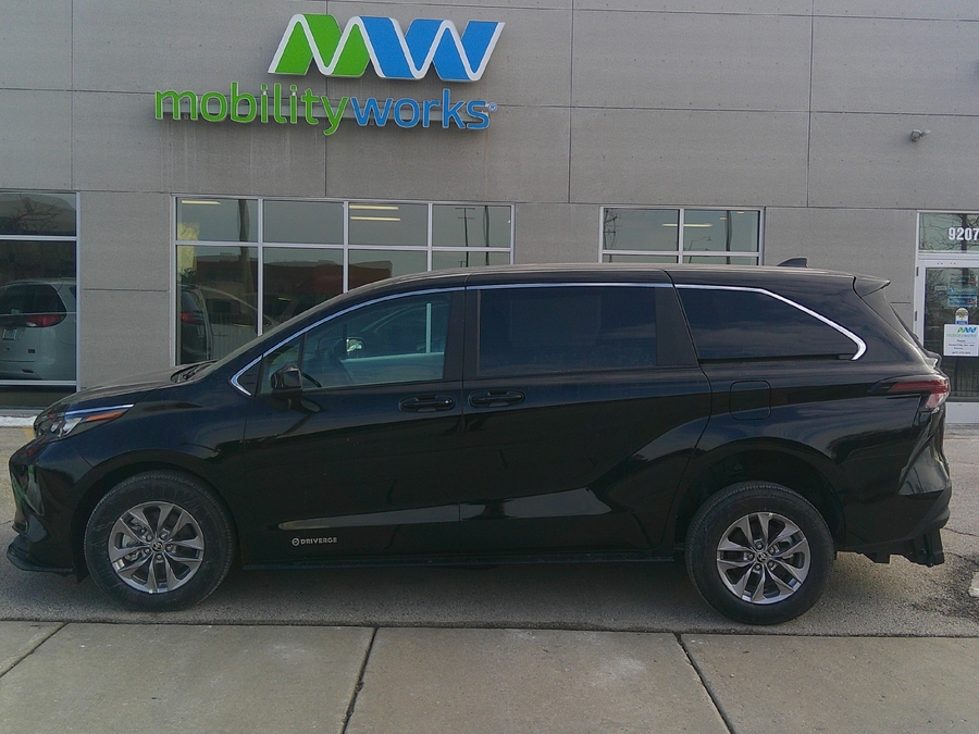 2025 TOYOTA SIENNA - Image 3