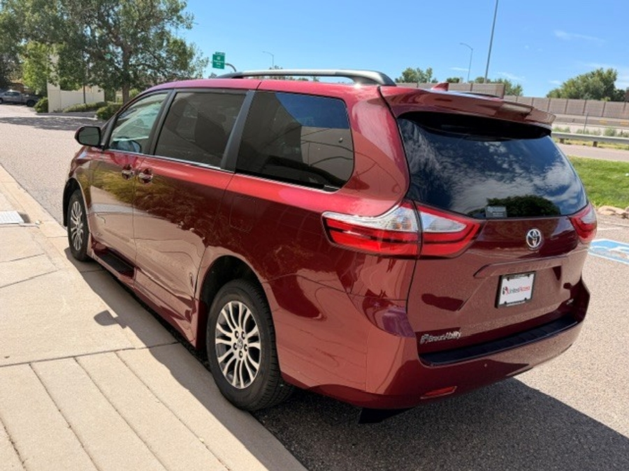 Used 2019 Toyota Sienna XLE - BraunAbility Side Entry In Floor Automatic Ramp