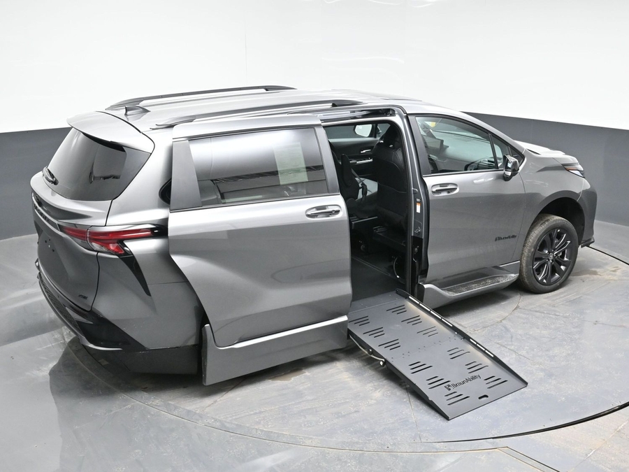New 2026 Toyota Sienna Hybrid XSE - BraunAbility Side Entry Entry Fold Out Automatic Ramp