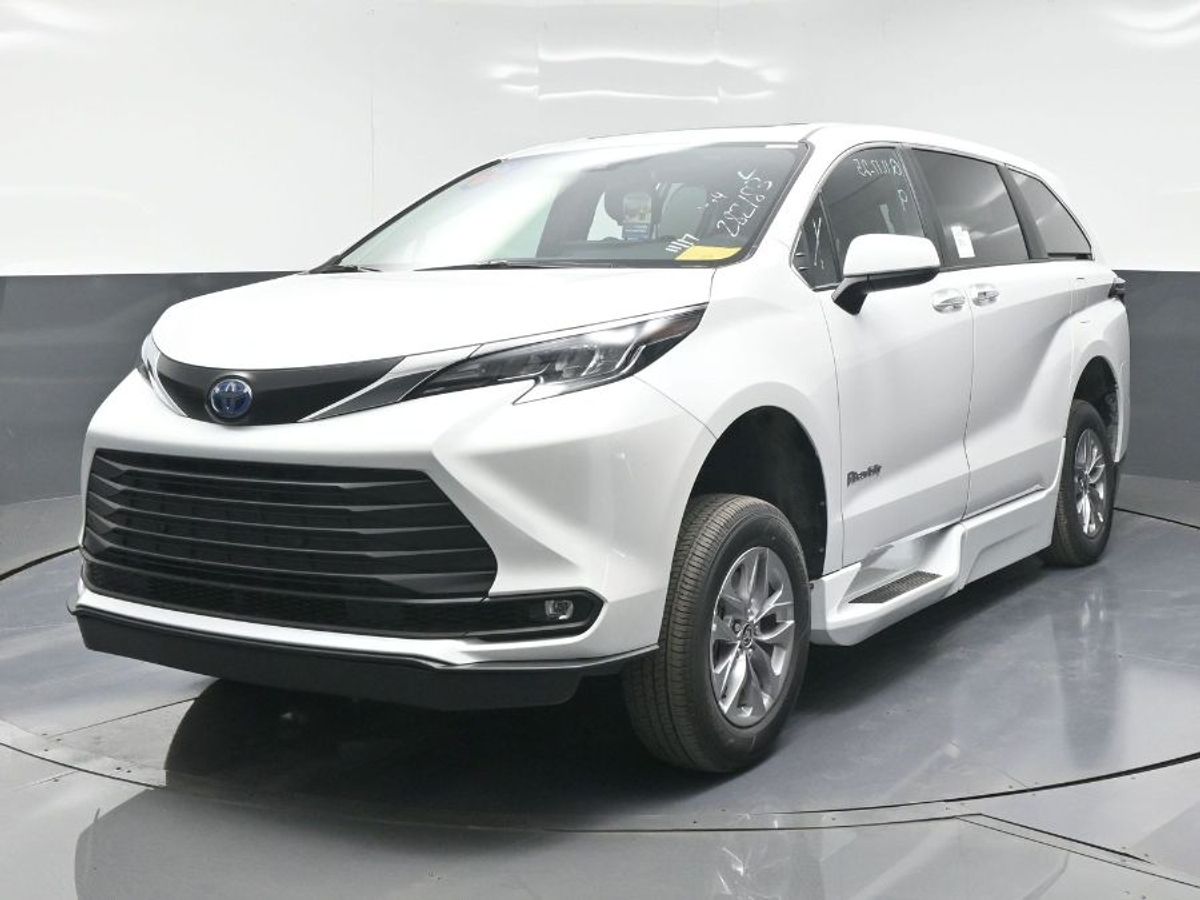 2025 TOYOTA SIENNA - Image 4