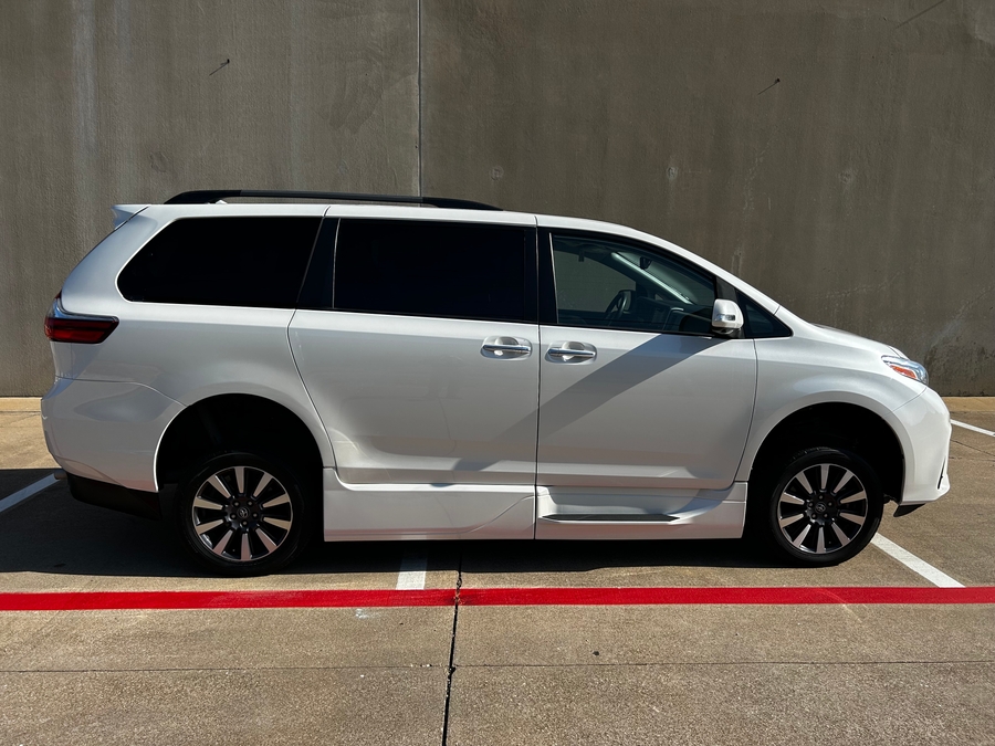 Used 2020 Toyota Sienna Limited - VMI Side Entry In Floor Automatic Ramp
