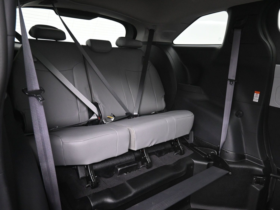 Grey Toyota Sienna image number 9