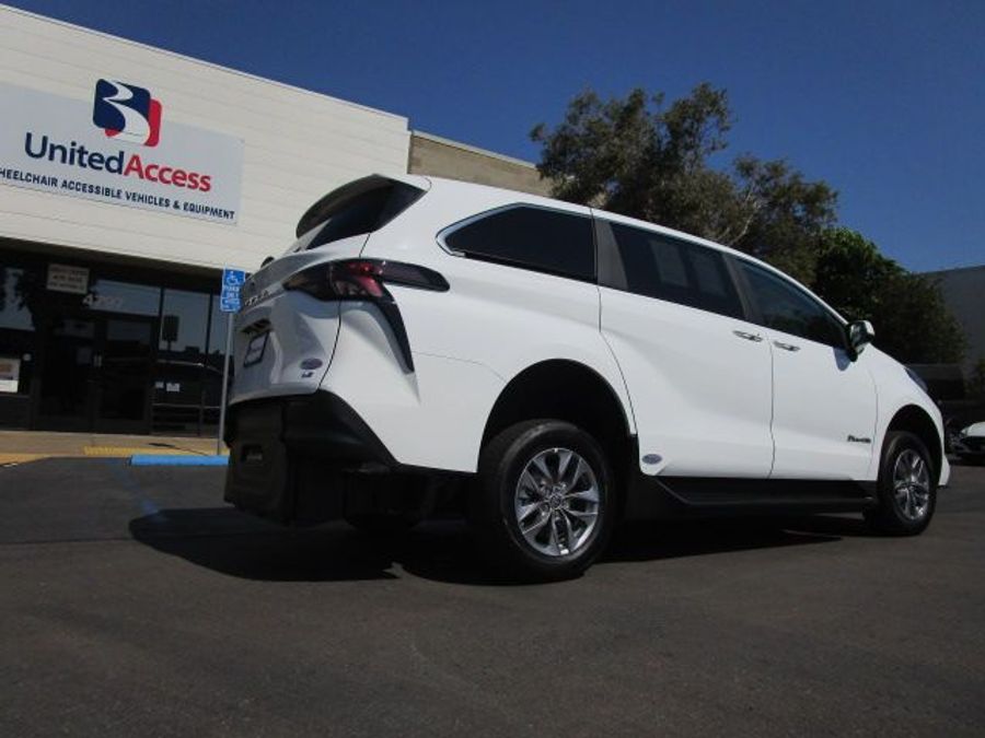 New 2025 Toyota Sienna Hybrid LE - BraunAbility Commercial Rear Entry Entry Fold Out Manual Ramp