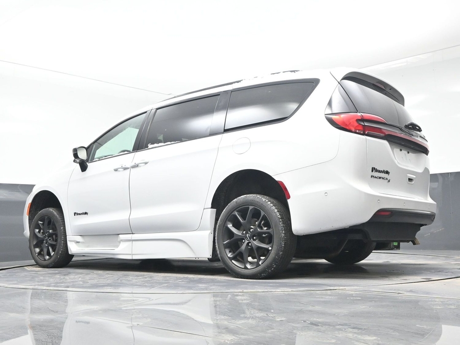 Used 2024 Chrysler Pacifica Touring L w/S package - BraunAbility Side Entry Entry Fold Out Automatic Ramp