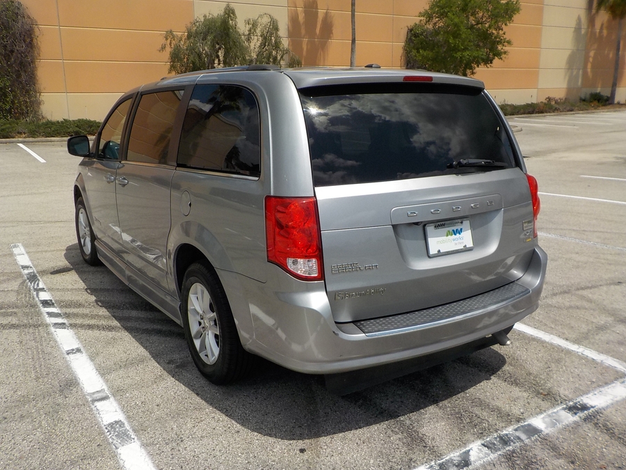 Silver Dodge Grand Caravan image number 4