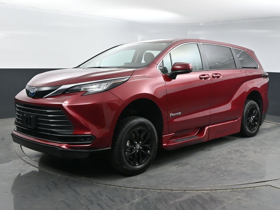 Used 2023 Toyota Sienna Hybrid LE - BraunAbility Side Entry Entry Fold Out Automatic Ramp