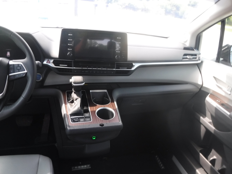 Black Toyota Sienna image number 9