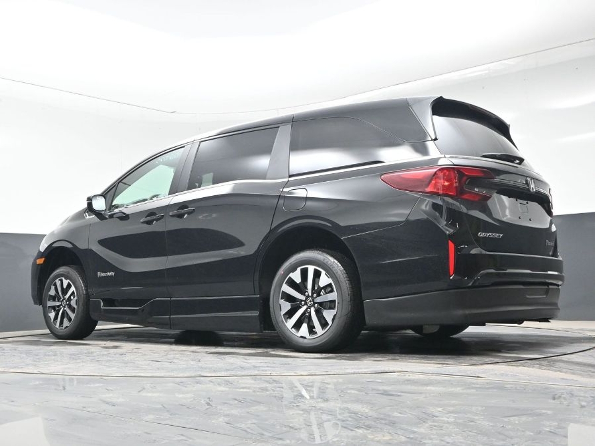 Black Honda Odyssey image number 19