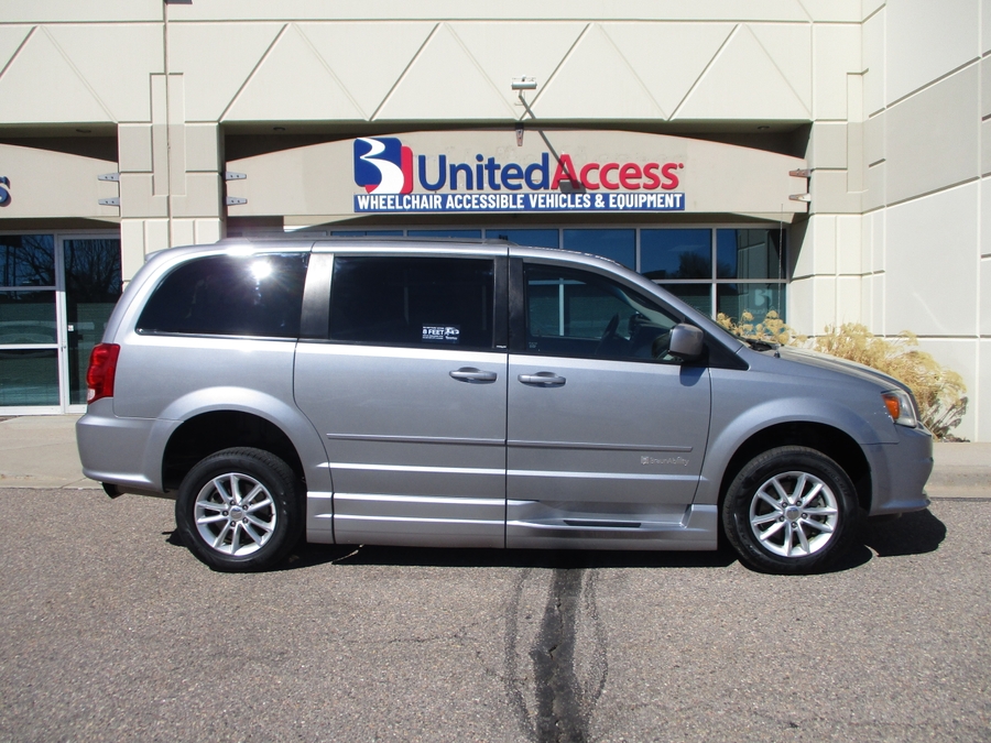 Used 2014 Dodge Grand Caravan SXT - BraunAbility Side Entry Entry Fold Out Automatic Ramp